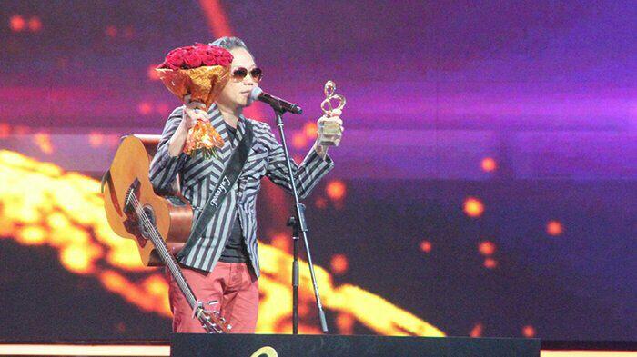 Bangga, Sandhy Sondoro Terima Penghargaan Internasional di Kremlin Palace Moskow