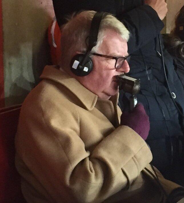 JOHN MOTSON SANG LEGENDA KOMENTATOR SEPAKBOLA DUNIA