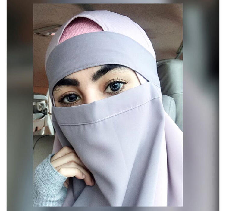 Pakai Niqab saat di Bandara, Kartika Putri Merasa Terintimidasi