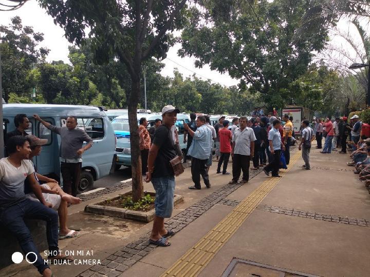 Gugat Anies Baswedan, Sopir Angkot Minta Perlindungan Hukum
