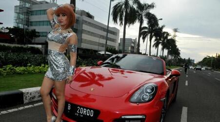 6 cara mainstream yang sering dipakai artis buat cari sensasi
