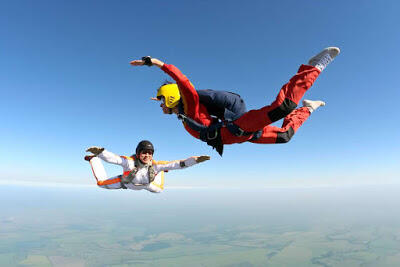 Berani Saja Tak Cukup untuk Melakukan Skydiving