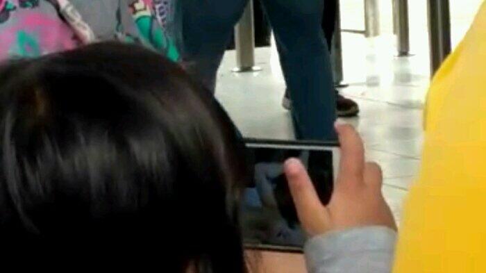 Viral Anak Kecil Tonton Video Porno di Samping Ibunya