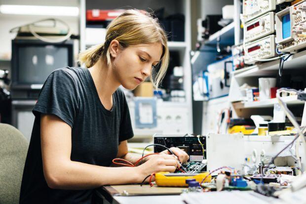 Dibutuhkan teknisi elektronik pria/ wanita