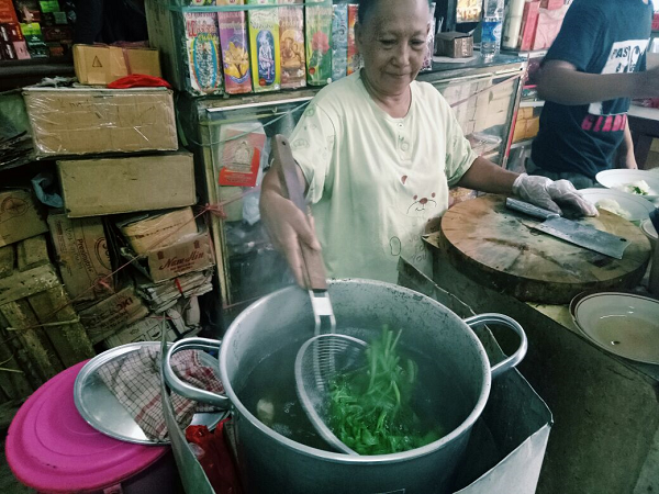 Main ke Glodok Jangan Lupa Cicipi Rujak Shanghai yang Satu Ini!