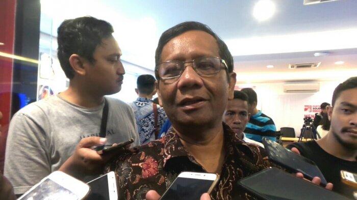 Andi Arief: Saya Sesalkan Sikap Mahfud MD yang Dingin-dingin Aja