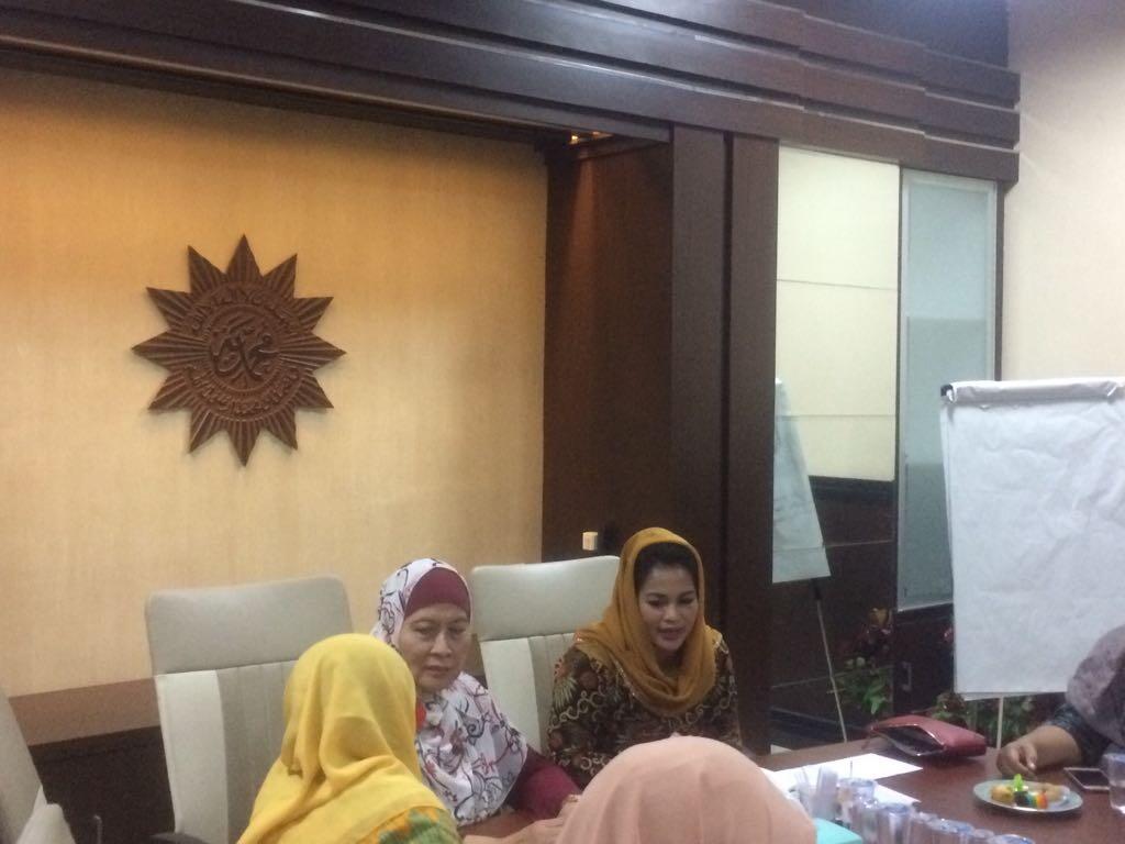 Sambangi Aisyah, Puti Tawarkan "Dik Dilan"  KASKUS