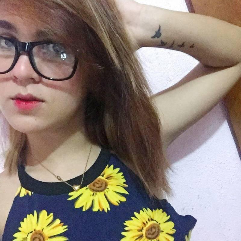 Pamer Foto Masa Kecil, Transformasi Wanita Ini Bikin Kaget Netizen. Nggak Nyangka!