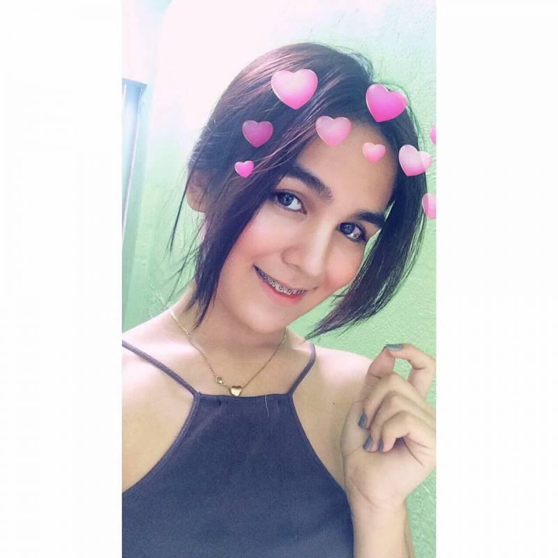 Pamer Foto Masa Kecil, Transformasi Wanita Ini Bikin Kaget Netizen. Nggak Nyangka!