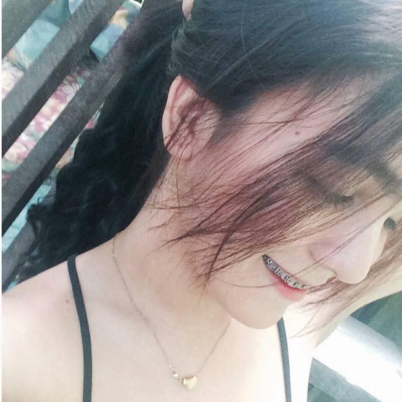 Pamer Foto Masa Kecil, Transformasi Wanita Ini Bikin Kaget Netizen. Nggak Nyangka!