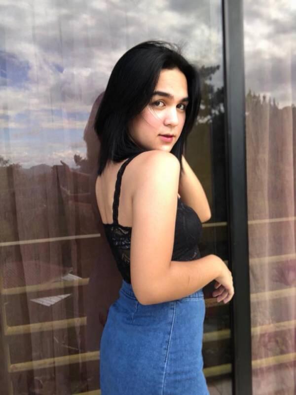Pamer Foto Masa Kecil, Transformasi Wanita Ini Bikin Kaget Netizen. Nggak Nyangka!