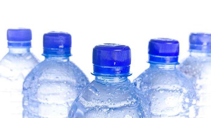 Вода из чбд. Бутилированная текстура. Bottled Water Philosophy