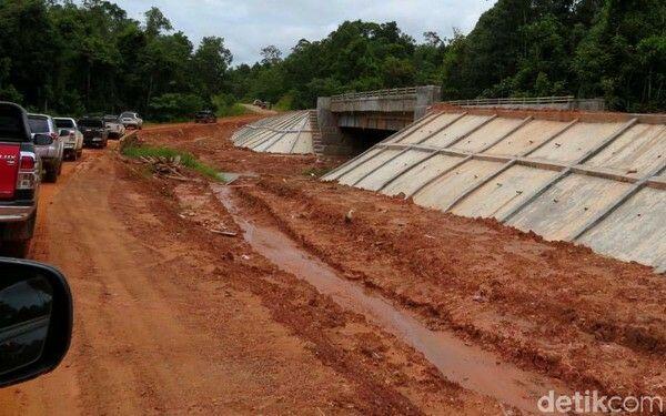 Penampakan Jalan Trans Papua yang Bikin Menteri PUPR Geram
