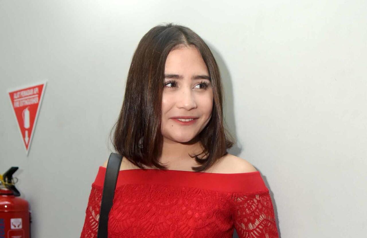 Prilly Latuconsina Merah Merona