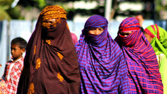 Kerudung dan cadaran dari sarung