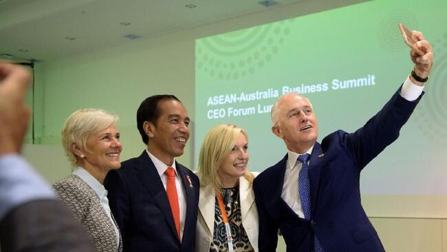 Foto: Saat Malcolm Turnbull 'Ketagihan' Selfie dengan Jokowi