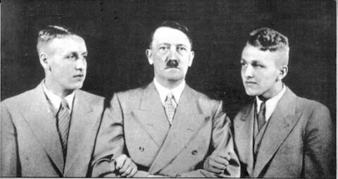 15 Foto langka Adolf Hitler, Dijamin Kamu Belum Pernah Lihat!