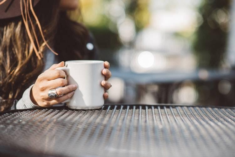 Nyeri Saat Menstruasi Itu Neraka! 9 Cara Alami Ini Bisa Bantu Atasi Sakitnya