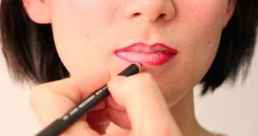 Lakukan Tips Ini Agar Bibir Tak Pecah-pecah Saat Pakai Lipstik Matte