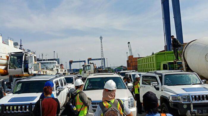 Sejumlah 16 Kendaraan Mewah Milik Abdul Latif Tiba di Pelabuhan Tanjung Priok