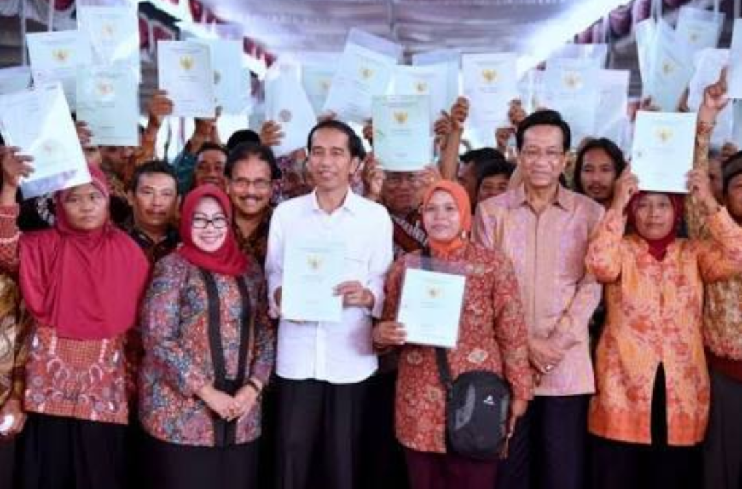 Dituding Bohong, Jokowi Diminta Transparan soal Sertifikat Tanah