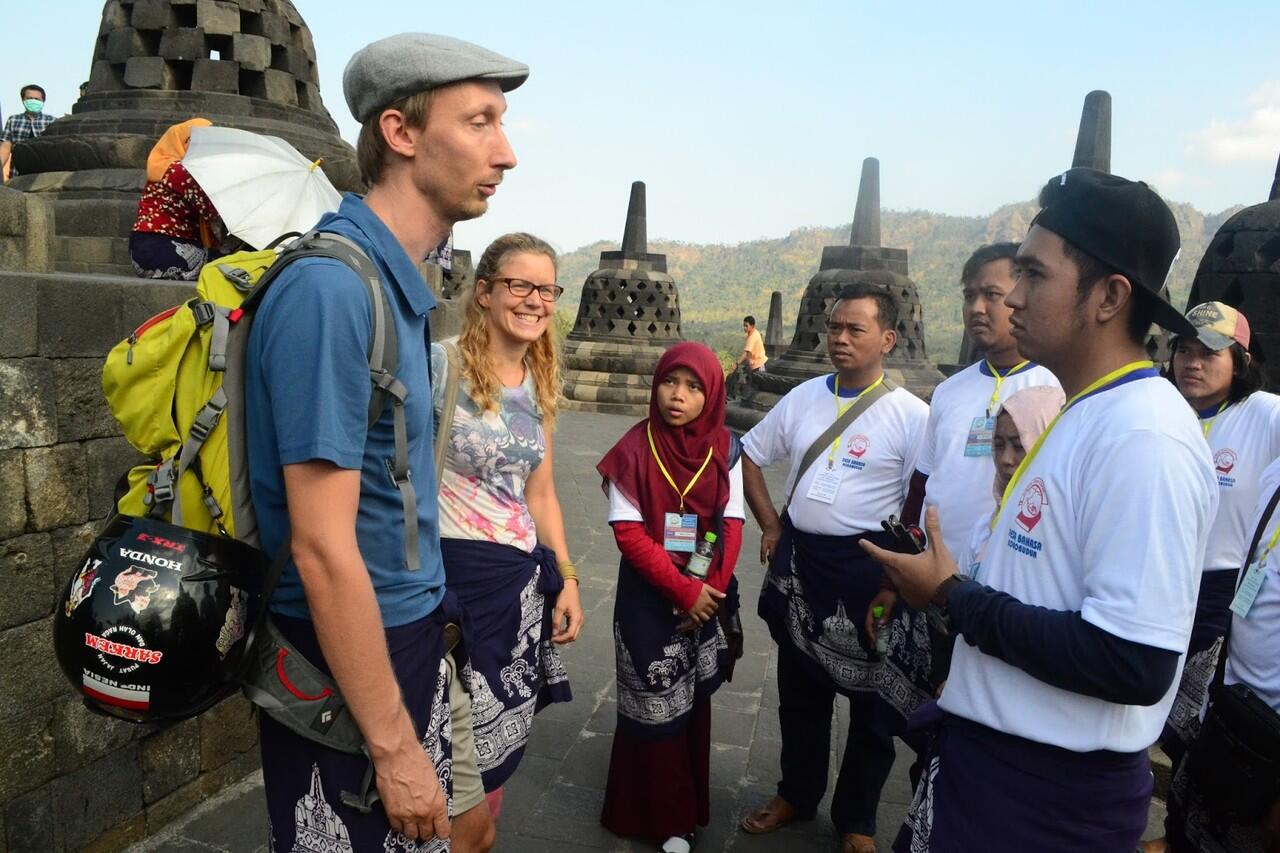 PENGALAMAN LES BAHASA INGGRIS DI PARE, KEDIRI 4 (praktek di Borobudur)