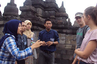 PENGALAMAN LES BAHASA INGGRIS DI PARE, KEDIRI 4 (praktek di Borobudur)