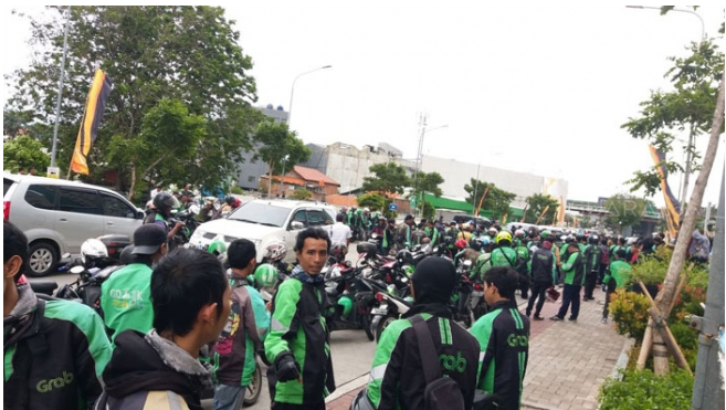 Merasa Diusir, Pengojek Online Tawuran degan Satpam Green Pramuka