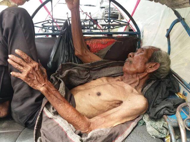 Wow !!! Pengayuh Becak Ini Sakit, Ditemukan Uang Rp 48 Juta di Bawah Joknya