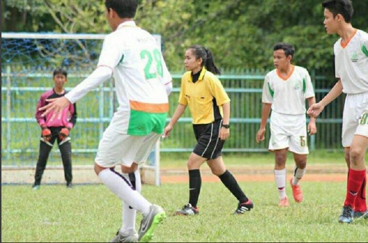 Wasit Sepakbola Cantik Asal Indonesia