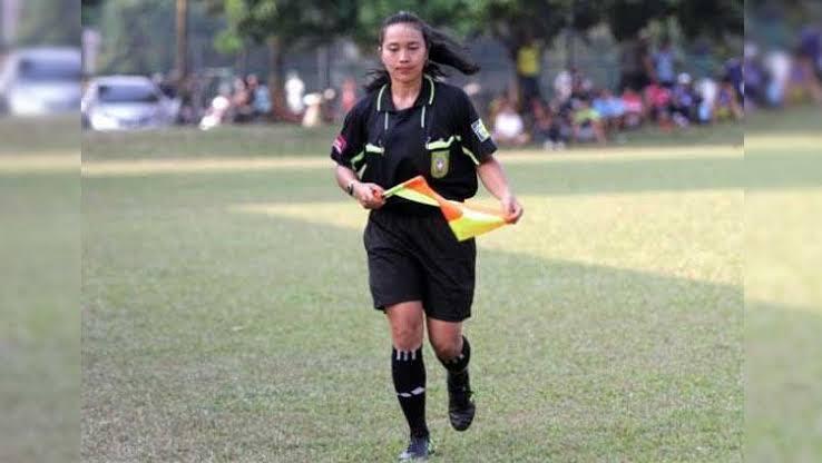 Wasit Sepakbola Cantik Asal Indonesia