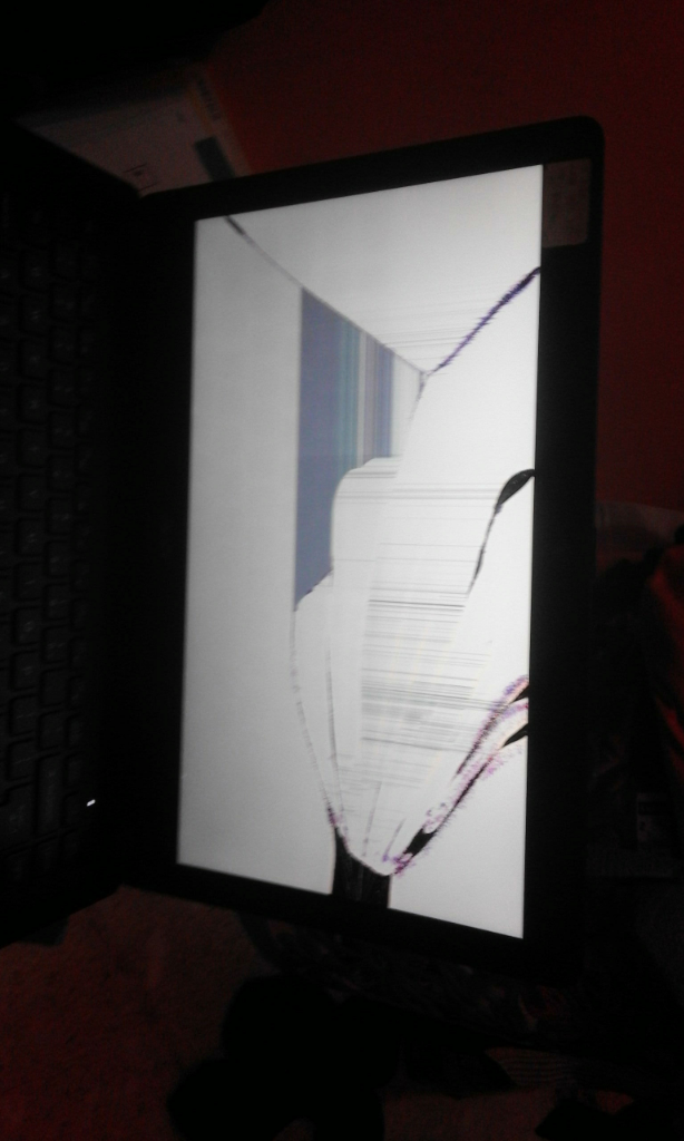 Laptop Diinjak