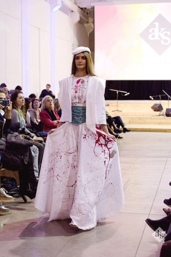 Wow, Batik Cirebon “Berdarah” ini tampil di Fashion Show Milan!