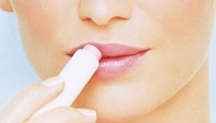 Yuk Intip Cara Memakai Lipcream Matte untuk Bibir Kering!