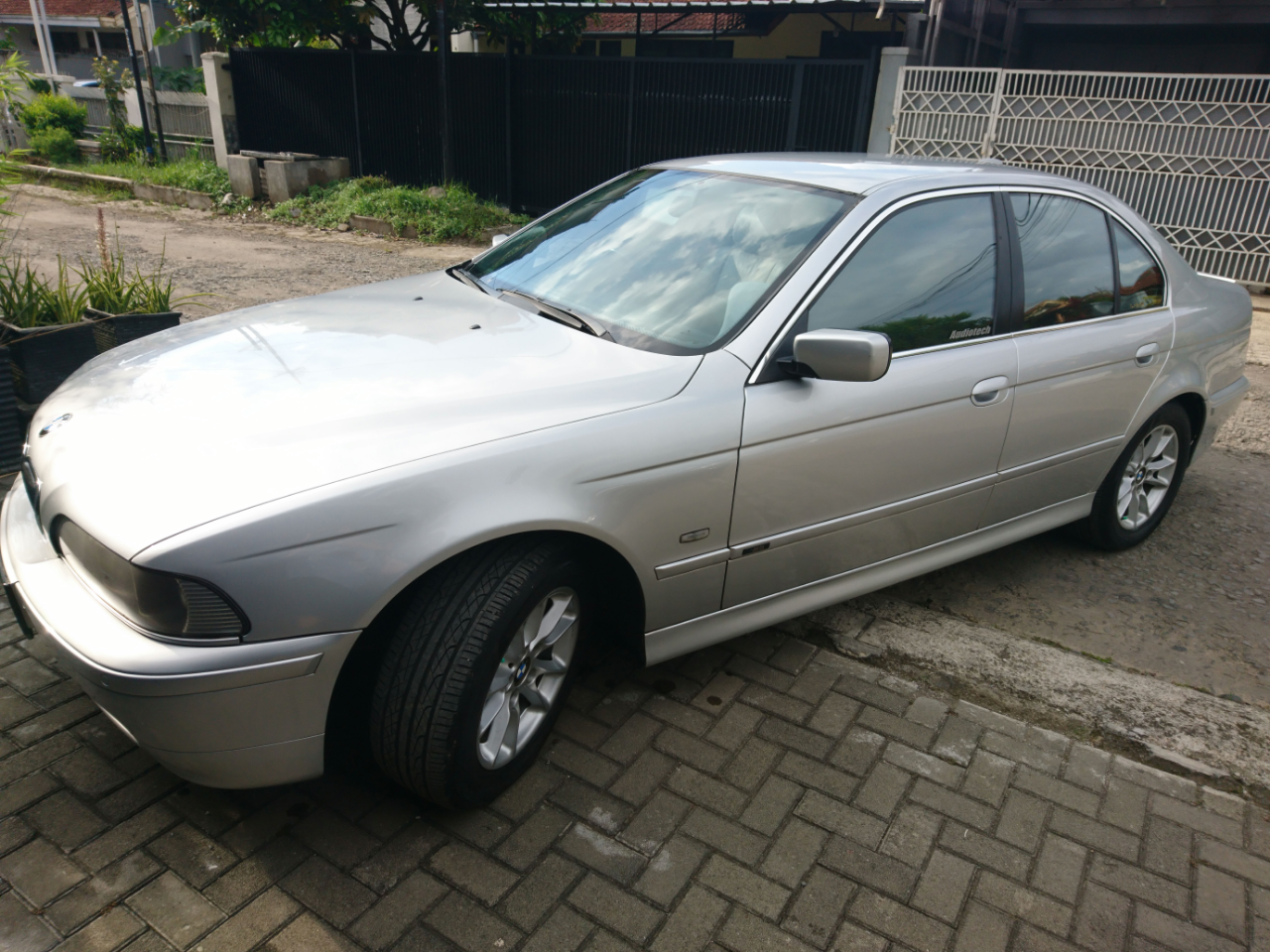 BMW 520 2003.