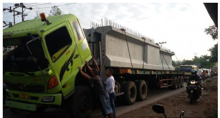 Ini Gan, Pemandangan yang &quot;Gak Banget&quot; di Jalan Raya