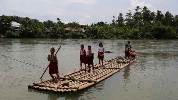 Pemerintah Luncurkan Perahu Bambu Karya Anak Bangsa, Pertama Di Dunia