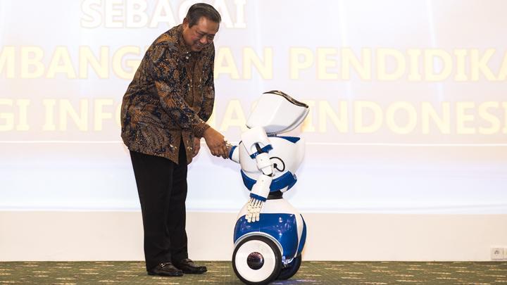 Unikom Nobatkan SBY Bapak Pembangunan Pendidikan Teknologi Informasi