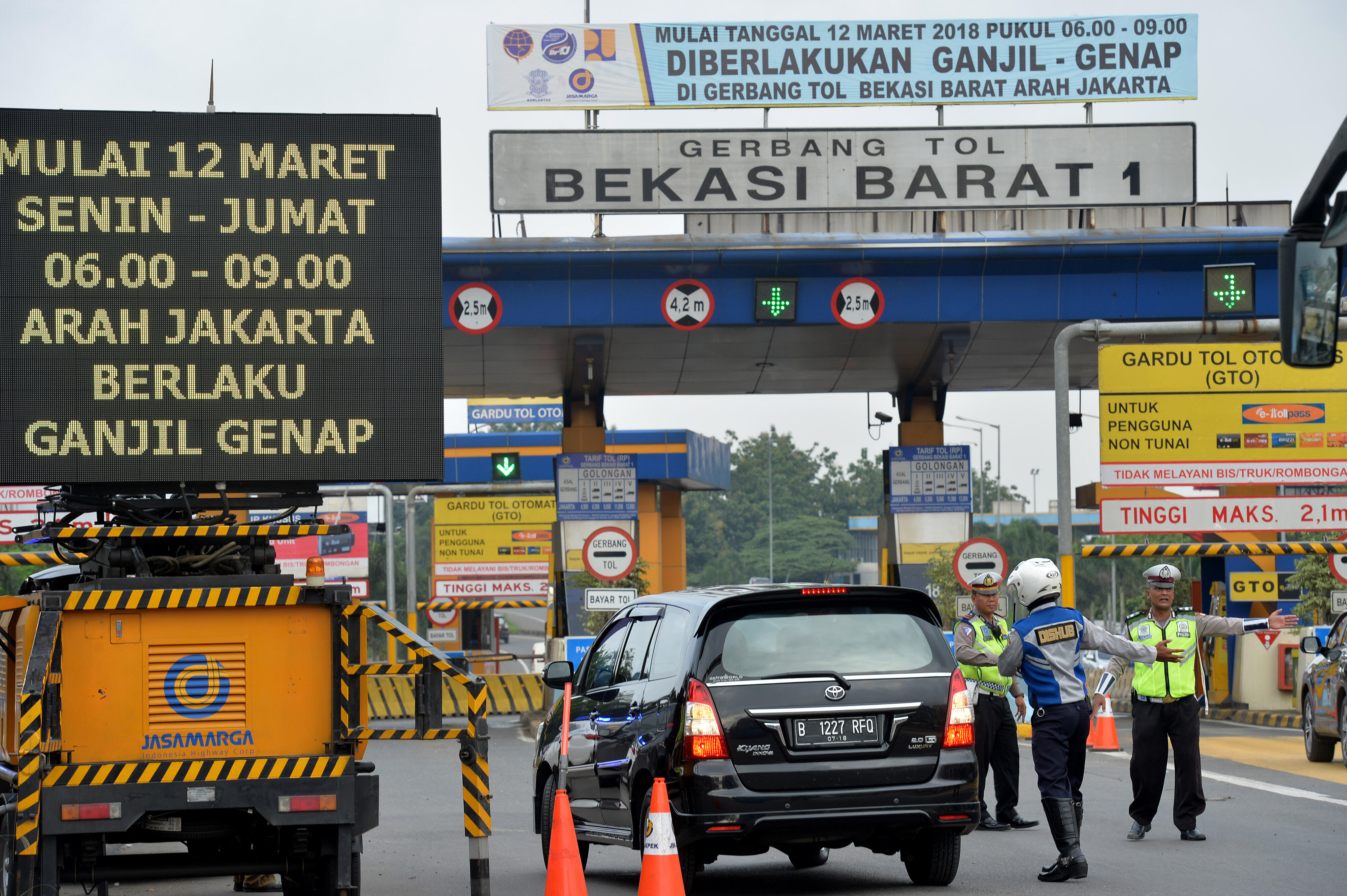 Mulai Besok Polisi Terapkan Tilang Pelanggar Ganjil Genap Di Tol