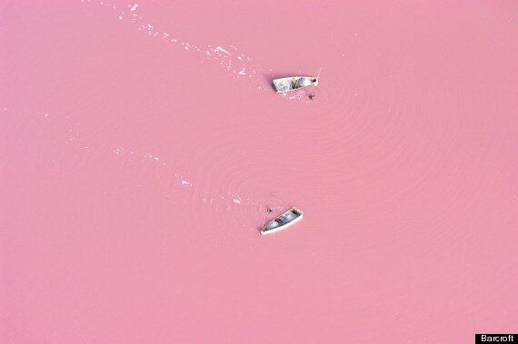 Warna Danau Ini Udah Kayak Milkshake Strawberry Gan!