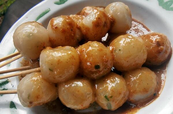 Makanan Khas Indonesia yang menggunakan kacang sebagai bumbu / saus nya