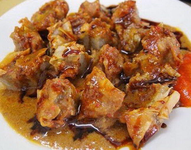 Makanan Khas Indonesia yang menggunakan kacang sebagai bumbu / saus nya
