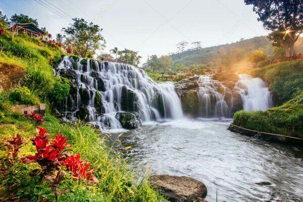 Cantiknya Air Terjun Mini Niagara di Bondowoso, Rugi kalau Gak Mampir ke Sini
