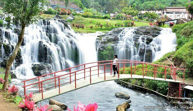 Cantiknya Air Terjun Mini Niagara di Bondowoso, Rugi kalau Gak Mampir ke Sini
