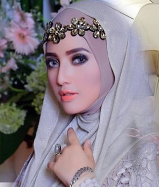 Pesona Yulia Mochamad, Istri Ketiga Opick