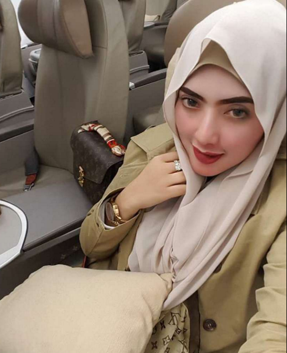 Pesona Yulia Mochamad, Istri Ketiga Opick