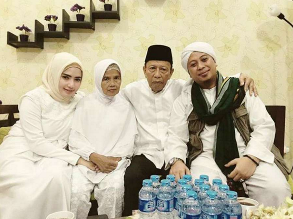 Pesona Yulia Mochamad, Istri Ketiga Opick