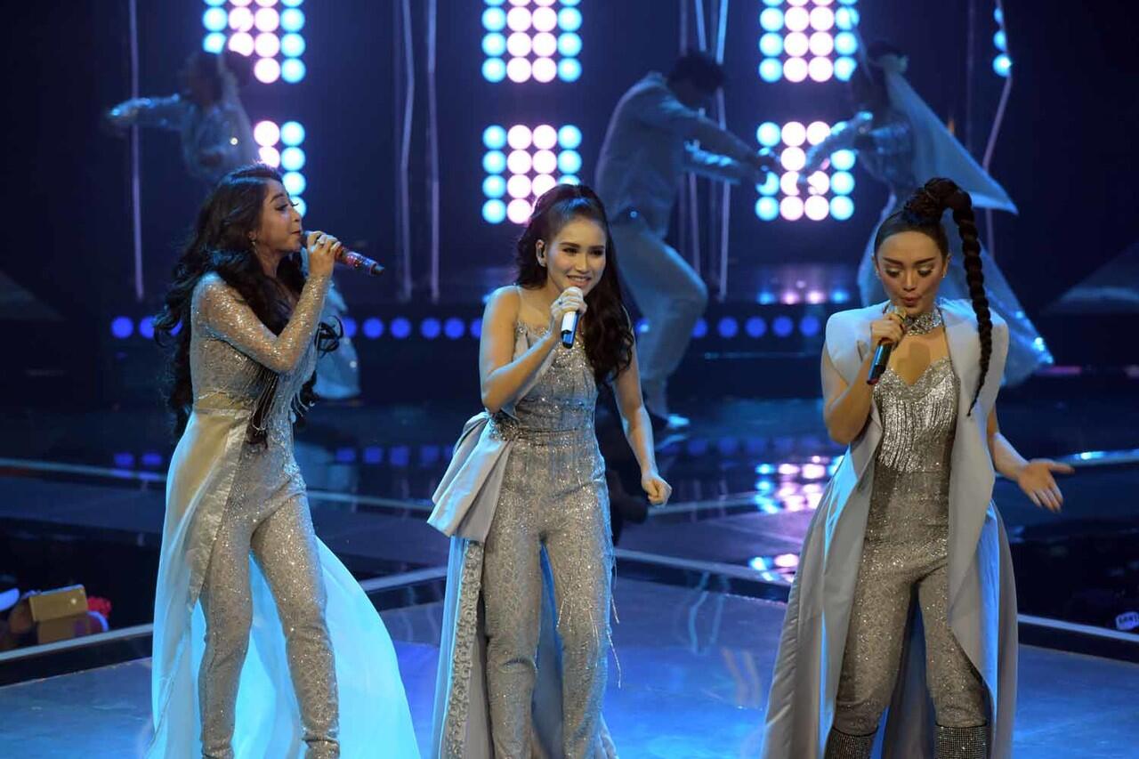Dewi Perssik, Ayu Ting Ting, Zaskia Gotik. Agan Pilih Yang Mana?