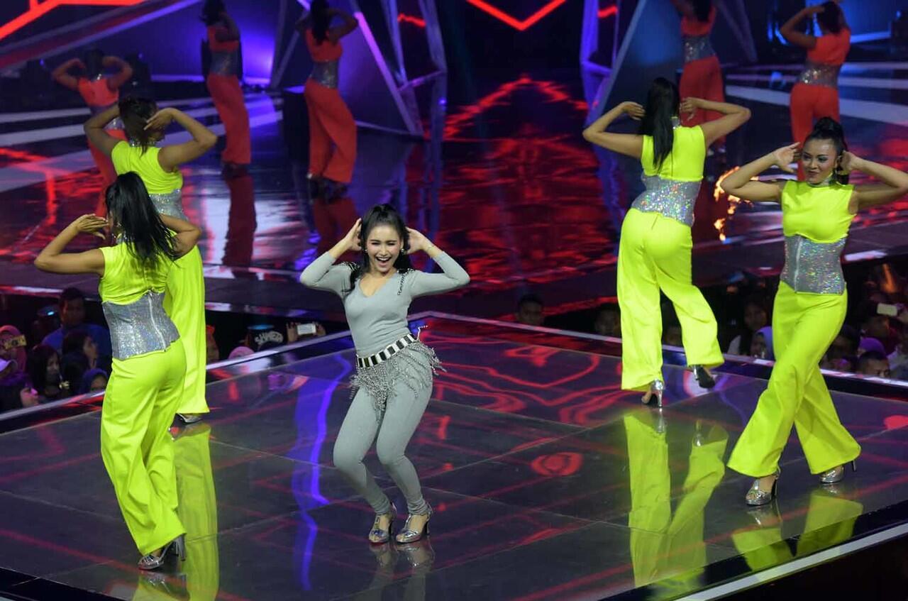 Ayu Ting Ting, Sexy saat joged