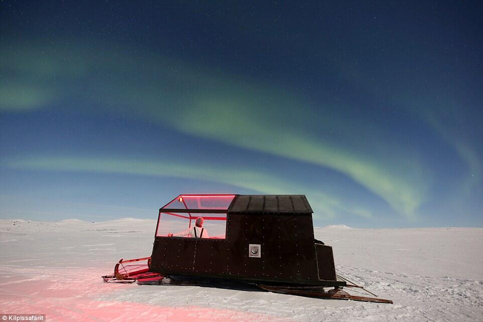 Finlandia Berikan Sensasi Menginap di Kereta Luncur Sambil Melihat Aurora